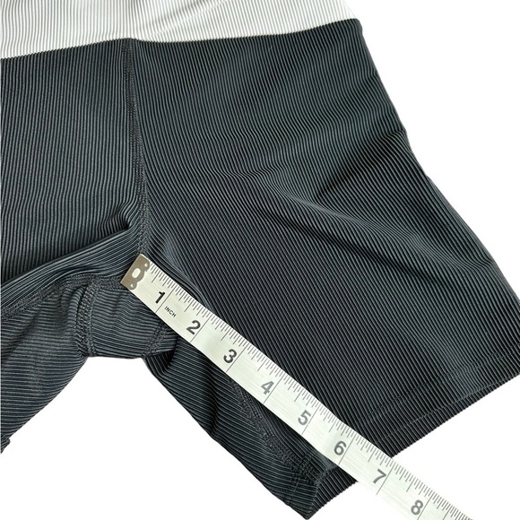 Beach Riot CORA BIKE SHORT BLACK & WHITE - Picture 6 of 6